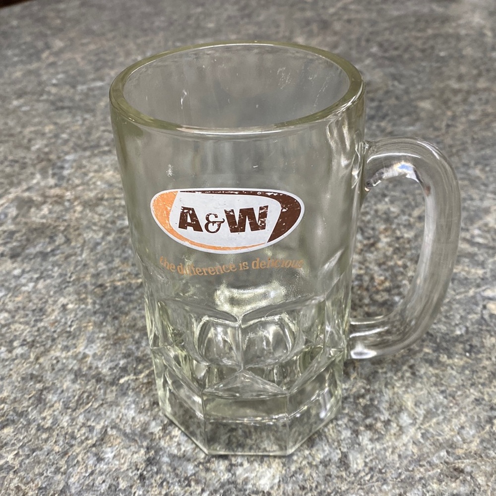 Vintage A & W Rootbeer Mug, the difference is delicious 500 ml